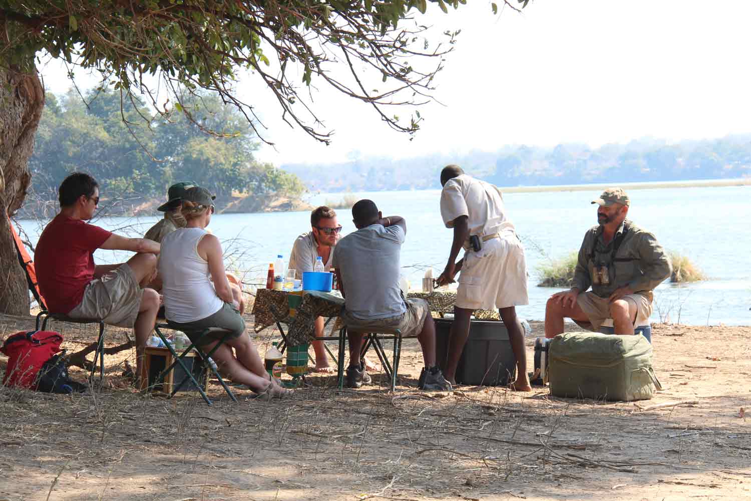 lunch tijdens kanosafari Kano safari Zimbabwe